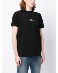 schwarzes besticktes T-Shirt mit einem Rundhalsausschnitt von Fred Perry