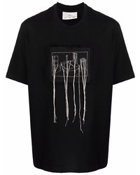 schwarzes besticktes T-Shirt mit einem Rundhalsausschnitt von Song For The Mute