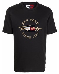 schwarzes besticktes T-Shirt mit einem Rundhalsausschnitt von Tommy Hilfiger
