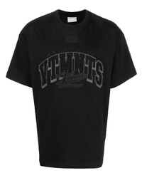 schwarzes besticktes T-Shirt mit einem Rundhalsausschnitt von VTMNTS