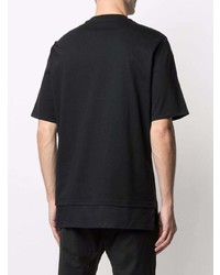 schwarzes besticktes T-shirt mit einer Knopfleiste von Low Brand