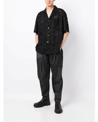 schwarzes Camouflage Kurzarmhemd von Feng Chen Wang