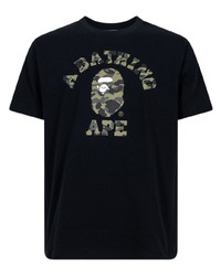 schwarzes Camouflage T-Shirt mit einem Rundhalsausschnitt von A Bathing Ape