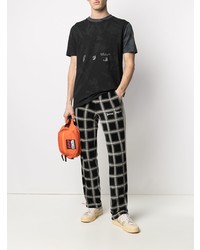 schwarzes Camouflage T-Shirt mit einem Rundhalsausschnitt von Off-White