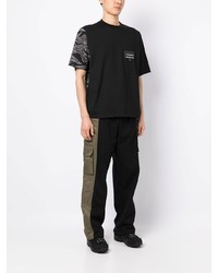 schwarzes Camouflage T-Shirt mit einem Rundhalsausschnitt von Mastermind World