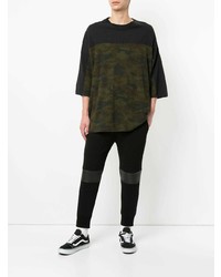 schwarzes Camouflage T-Shirt mit einem Rundhalsausschnitt von Unravel Project