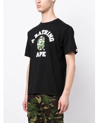 schwarzes Camouflage T-Shirt mit einem Rundhalsausschnitt von A Bathing Ape