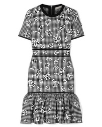 schwarzes figurbetontes Kleid mit Karomuster