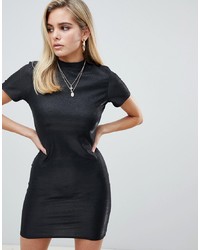 schwarzes figurbetontes Kleid von PrettyLittleThing