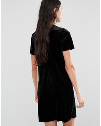 schwarzes gerade geschnittenes Kleid aus Samt