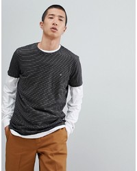 schwarzes horizontal gestreiftes T-Shirt mit einem Rundhalsausschnitt von Calvin Klein