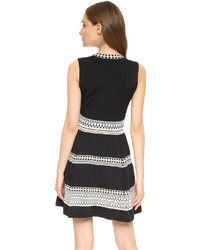 schwarzes Kleid mit geometrischem Muster von Ronny Kobo