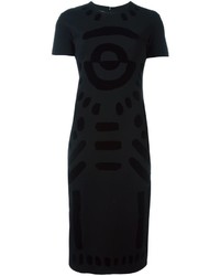 schwarzes Kleid mit geometrischem Muster von McQ by Alexander McQueen