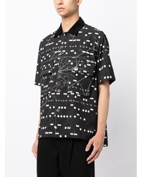 schwarzes Kurzarmhemd mit geometrischem Muster von Sacai