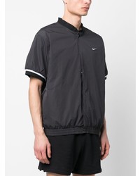 schwarzes Kurzarmhemd von Nike