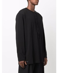 schwarzes Langarmshirt mit einer Knopfleiste von Yohji Yamamoto