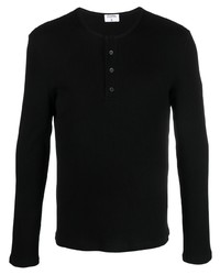 schwarzes Langarmshirt mit einer Knopfleiste von Filippa K