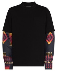 schwarzes Langarmshirt mit geometrischem Muster