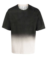 schwarzes T-Shirt mit einem Rundhalsausschnitt mit Farbverlauf von Attachment