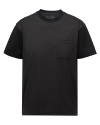 schwarzes T-Shirt mit einem Rundhalsausschnitt mit Farbverlauf von Prada
