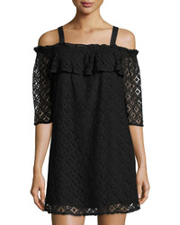 schwarzes schulterfreies Kleid mit geometrischem Muster