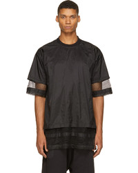 schwarzes T-Shirt mit einem Rundhalsausschnitt aus Netzstoff von Kokon To Zai
