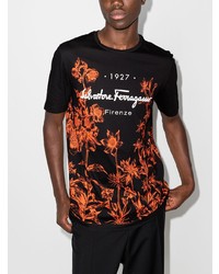 schwarzes T-Shirt mit einem Rundhalsausschnitt mit Blumenmuster von Salvatore Ferragamo