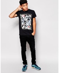 schwarzes T-Shirt mit einem Rundhalsausschnitt mit Blumenmuster von Rock & Religion