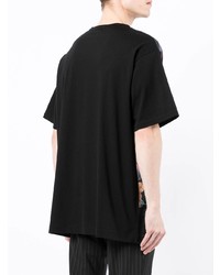 schwarzes T-Shirt mit einem Rundhalsausschnitt mit Blumenmuster von Yohji Yamamoto