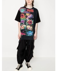 schwarzes T-Shirt mit einem Rundhalsausschnitt mit Blumenmuster von Yohji Yamamoto