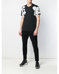 schwarzes T-Shirt mit einem Rundhalsausschnitt mit Blumenmuster von Neil Barrett