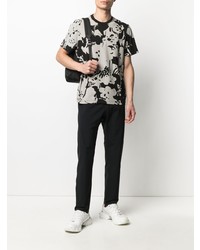 schwarzes T-Shirt mit einem Rundhalsausschnitt mit Blumenmuster von Moncler