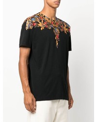 schwarzes T-Shirt mit einem Rundhalsausschnitt mit Blumenmuster von Marcelo Burlon County of Milan