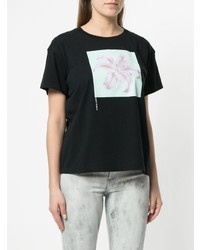 schwarzes T-Shirt mit einem Rundhalsausschnitt mit Blumenmuster von Marcelo Burlon County of Milan