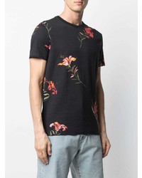 schwarzes T-Shirt mit einem Rundhalsausschnitt mit Blumenmuster von OSKLEN