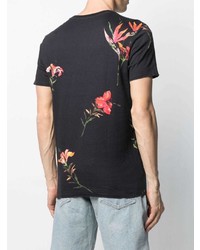 schwarzes T-Shirt mit einem Rundhalsausschnitt mit Blumenmuster von OSKLEN