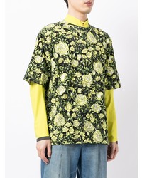 schwarzes T-Shirt mit einem Rundhalsausschnitt mit Blumenmuster von Kenzo