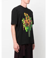 schwarzes T-Shirt mit einem Rundhalsausschnitt mit Blumenmuster von Sunnei