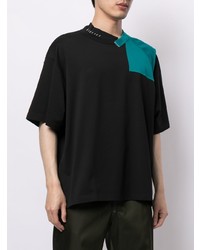schwarzes T-Shirt mit einem Rundhalsausschnitt mit Flicken von Kolor
