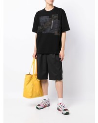 schwarzes T-Shirt mit einem Rundhalsausschnitt mit Flicken von Comme des Garcons Homme