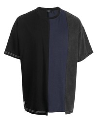 schwarzes T-Shirt mit einem Rundhalsausschnitt mit Flicken von FIVE CM