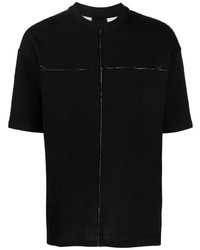 schwarzes T-Shirt mit einem Rundhalsausschnitt mit Flicken von Thom Krom