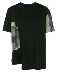 schwarzes T-Shirt mit einem Rundhalsausschnitt mit Flicken von Ziggy Chen