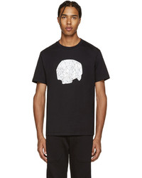 schwarzes T-Shirt mit einem Rundhalsausschnitt mit geometrischem Muster