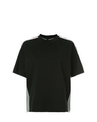 schwarzes T-Shirt mit einem Rundhalsausschnitt mit Karomuster