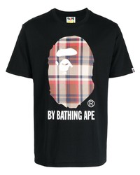 schwarzes T-Shirt mit einem Rundhalsausschnitt mit Karomuster von A Bathing Ape