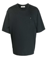 schwarzes T-Shirt mit einem Rundhalsausschnitt von a paper kid