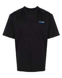 schwarzes T-Shirt mit einem Rundhalsausschnitt von Ader Error