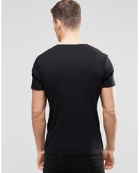 schwarzes T-Shirt mit einem Rundhalsausschnitt von Asos