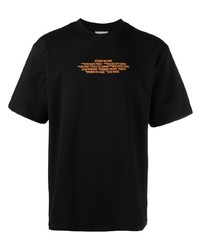 schwarzes T-Shirt mit einem Rundhalsausschnitt von Bethany Williams